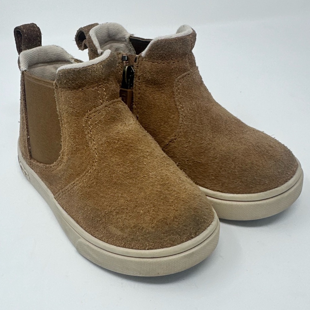 UGG Cozy Tan Kids Shoes sz.8c